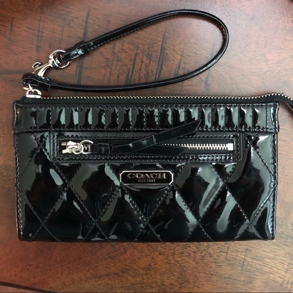 Coach Patent Leather Wristlet w/ dust cover - Picture 1 of 7